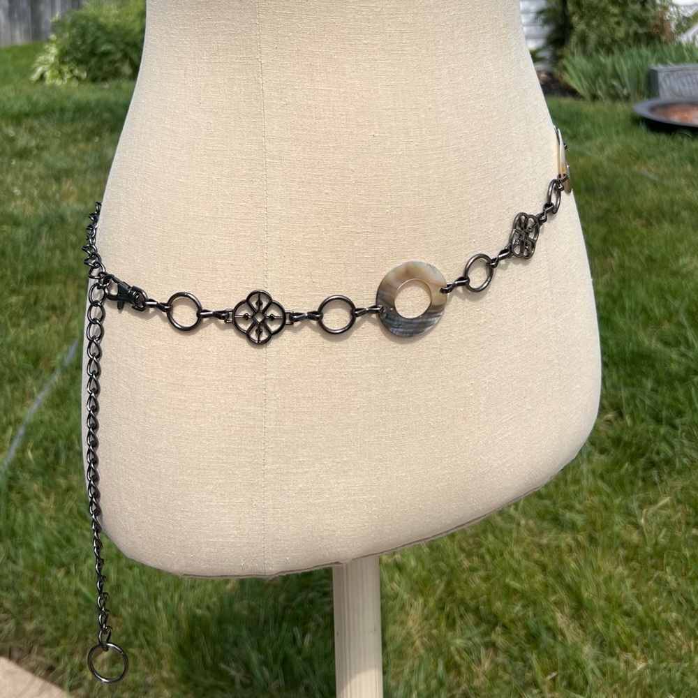 Chain Mother of Pearl Cut-Out Belt Good Condition